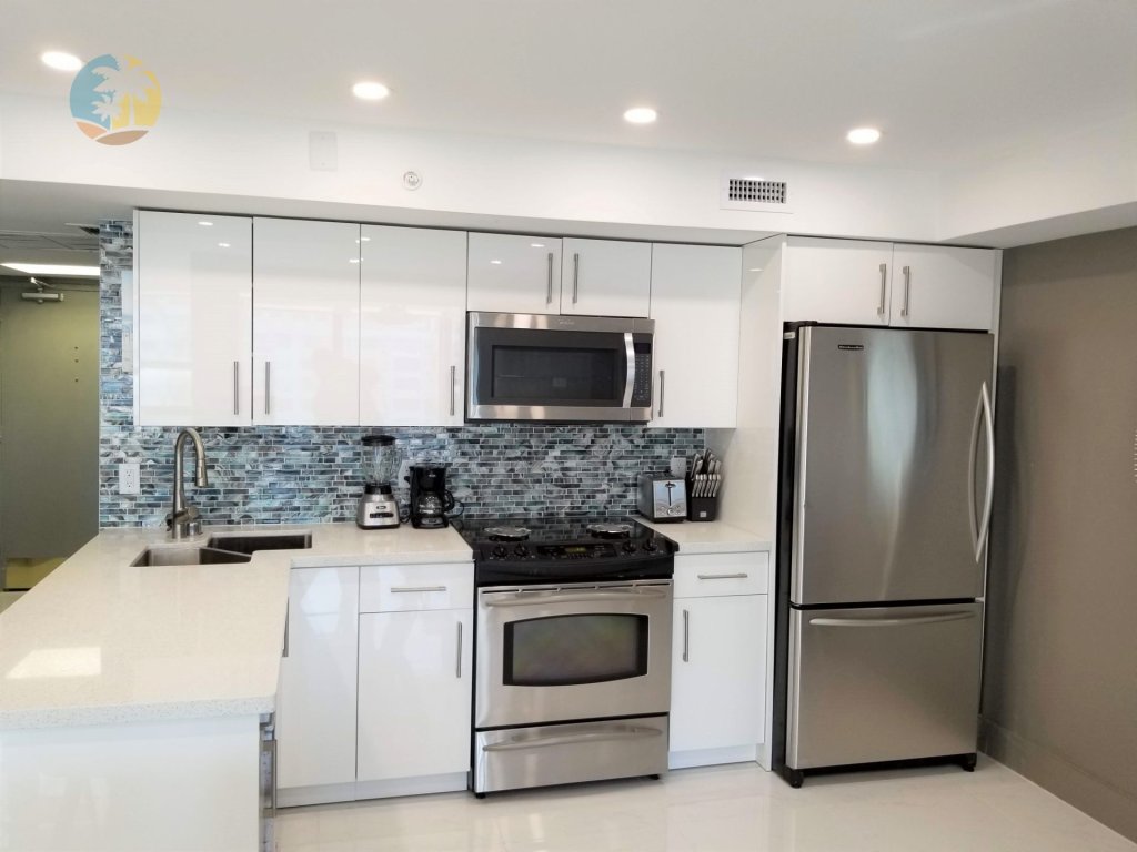 Alexander 1003 Vacation Rental in Miami Beach - RedAwning