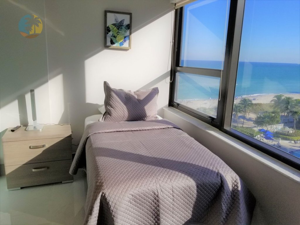 Alexander 1003 Vacation Rental in Miami Beach - RedAwning