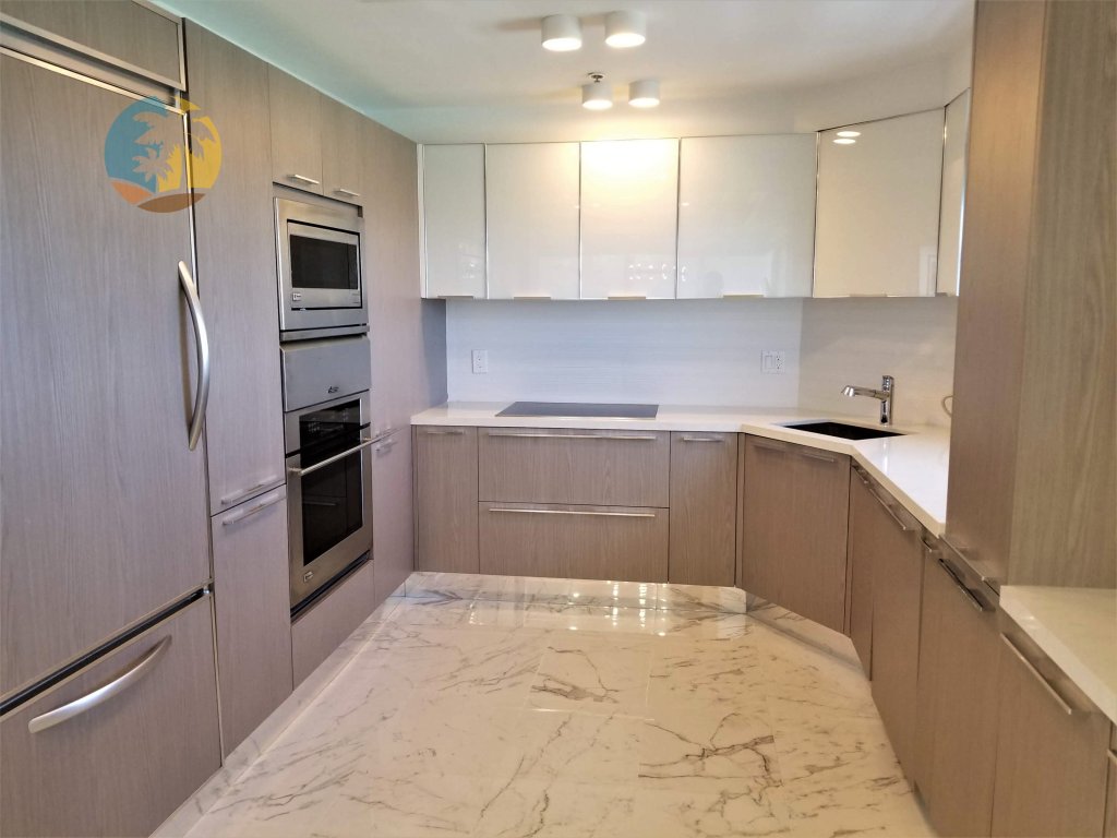 Alexander 1701 Vacation Rental in Miami Beach - RedAwning