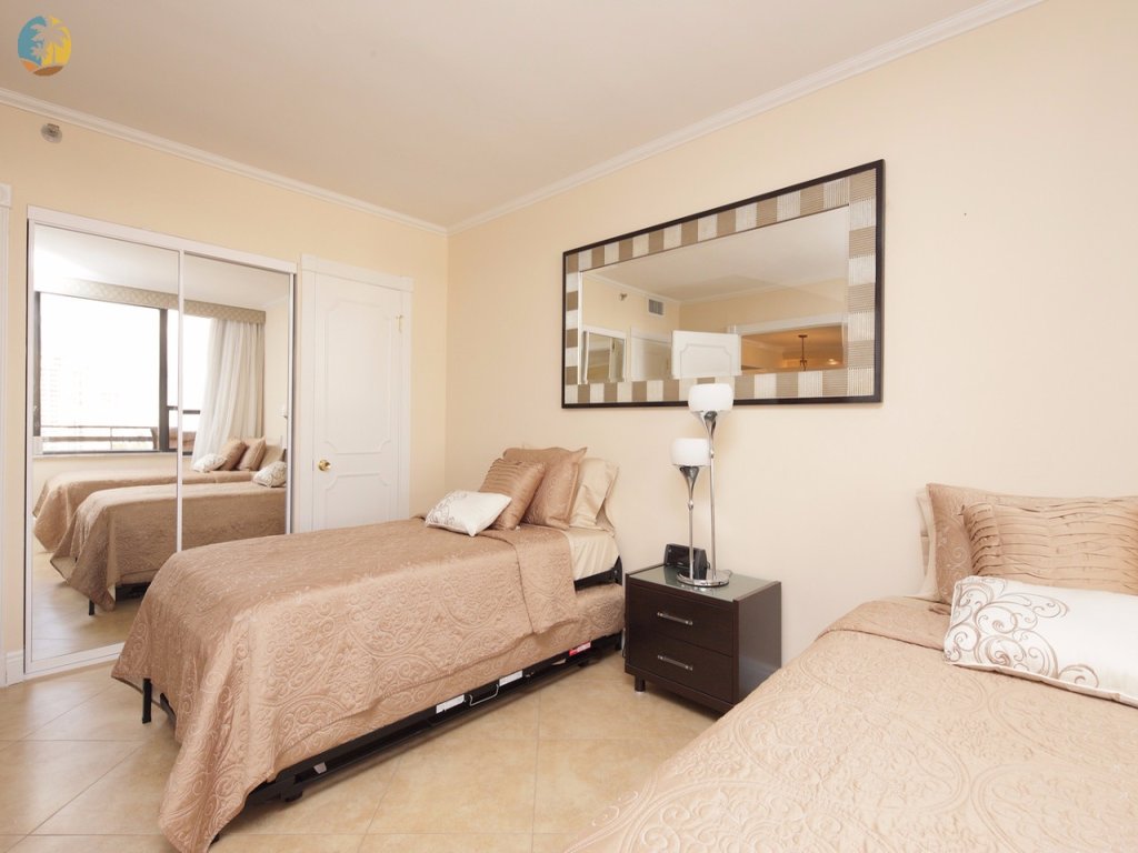 Alexander 1620 Vacation Rental in Miami Beach - RedAwning