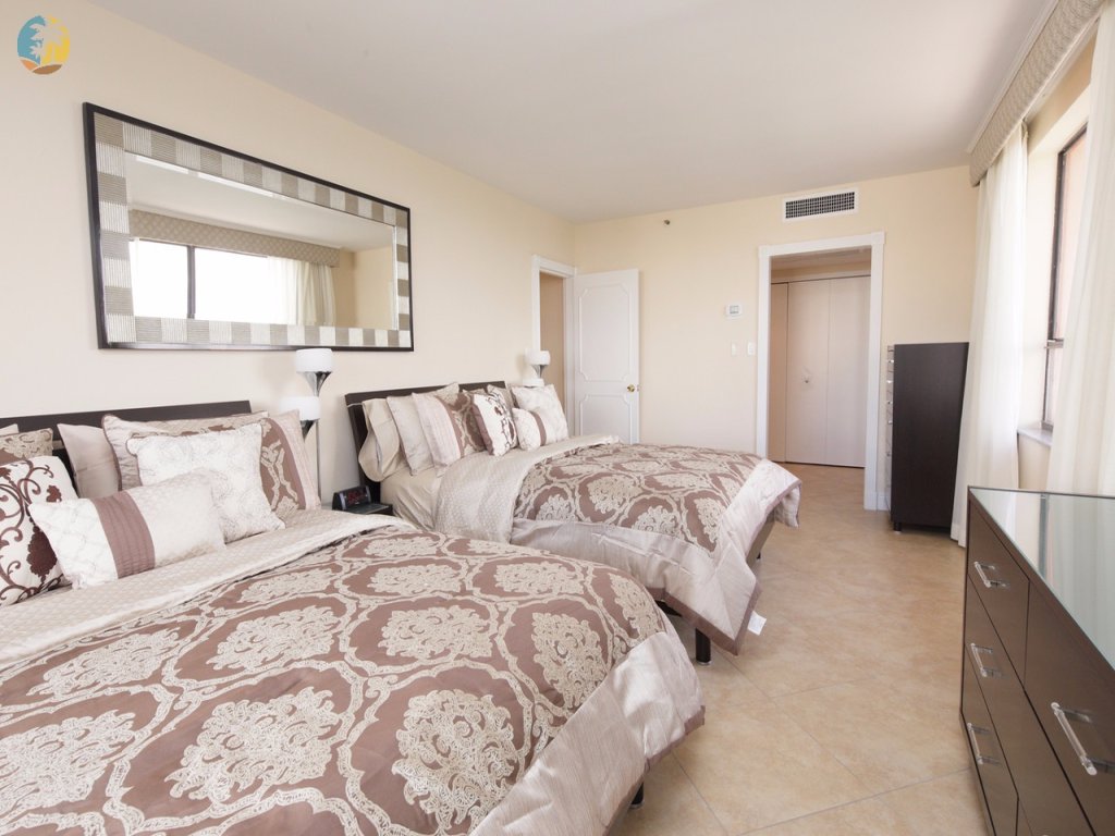 Alexander 1620 Vacation Rental in Miami Beach - RedAwning