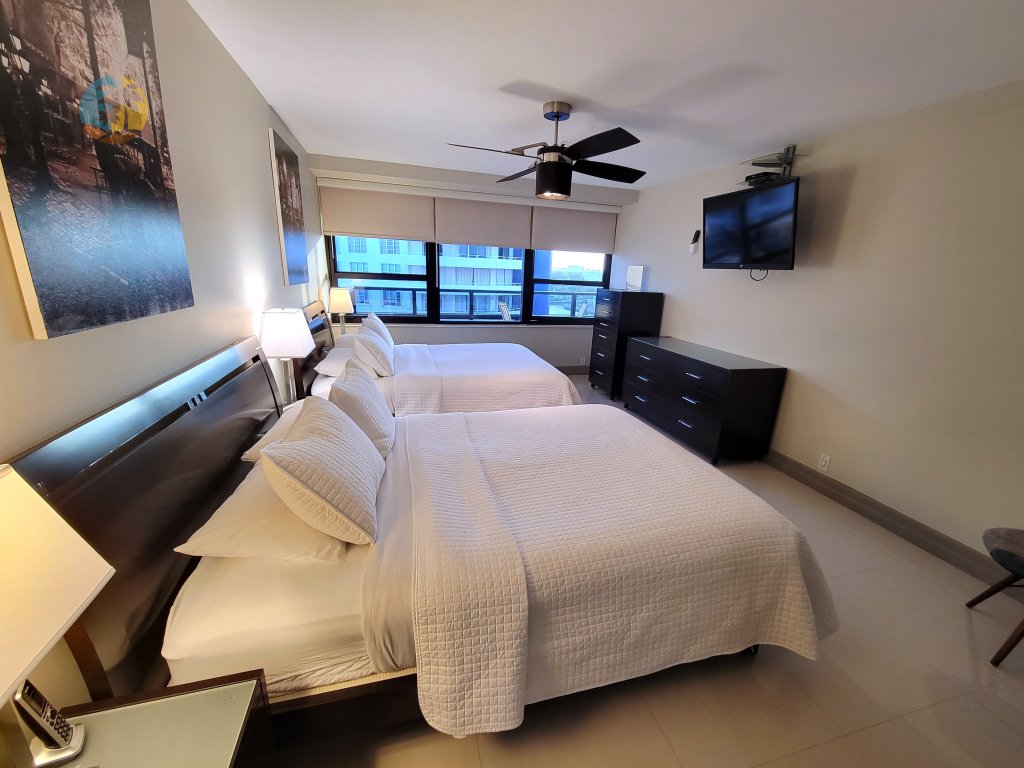 Alexander 1419 Vacation Rental in Miami Beach - RedAwning