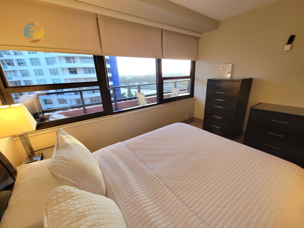 Alexander 1419 Vacation Rental in Miami Beach - RedAwning
