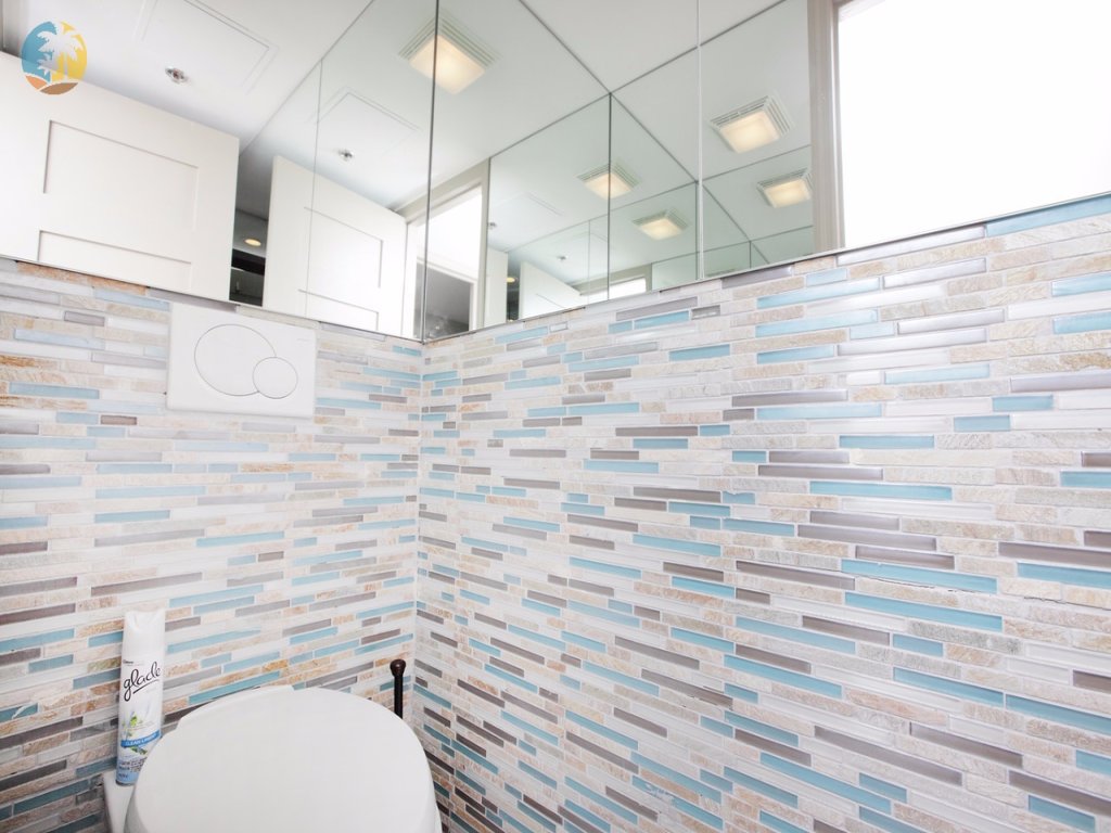 Alexander 1419 Vacation Rental in Miami Beach - RedAwning