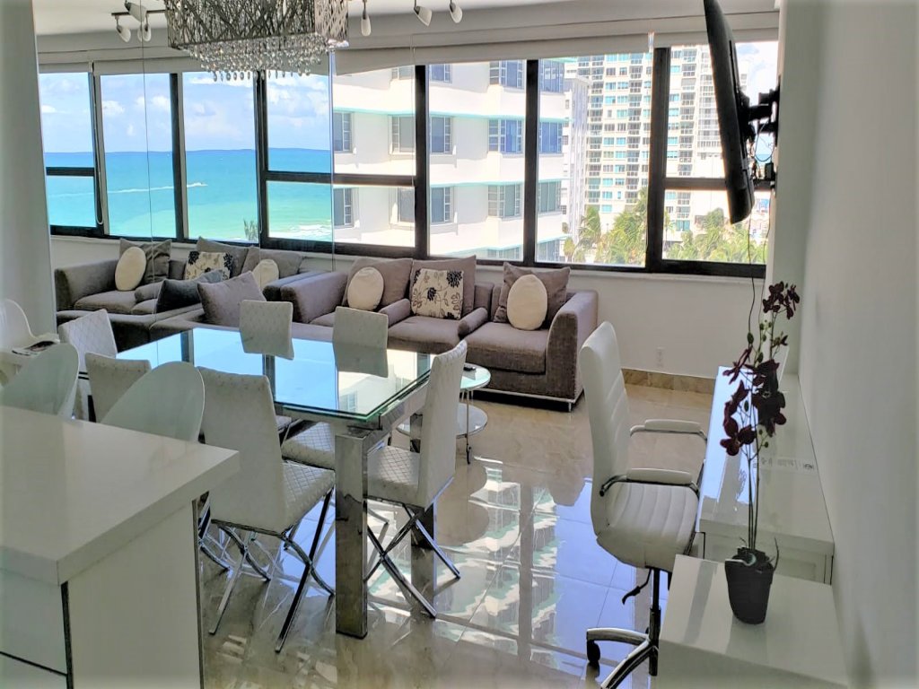Alexander 802 Vacation Rental in Miami Beach - RedAwning