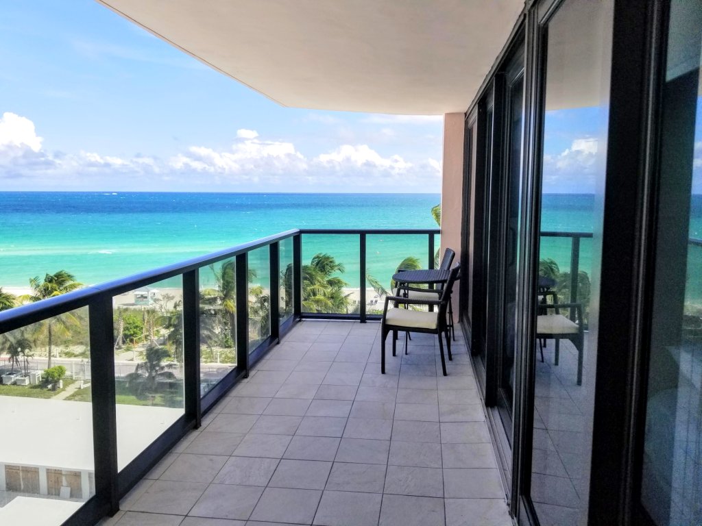 Alexander 802 Vacation Rental in Miami Beach - RedAwning