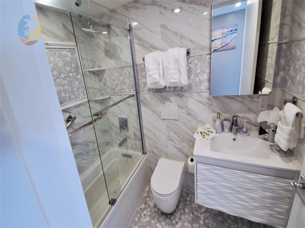 Alexander 1001 Vacation Rental in Miami Beach - RedAwning
