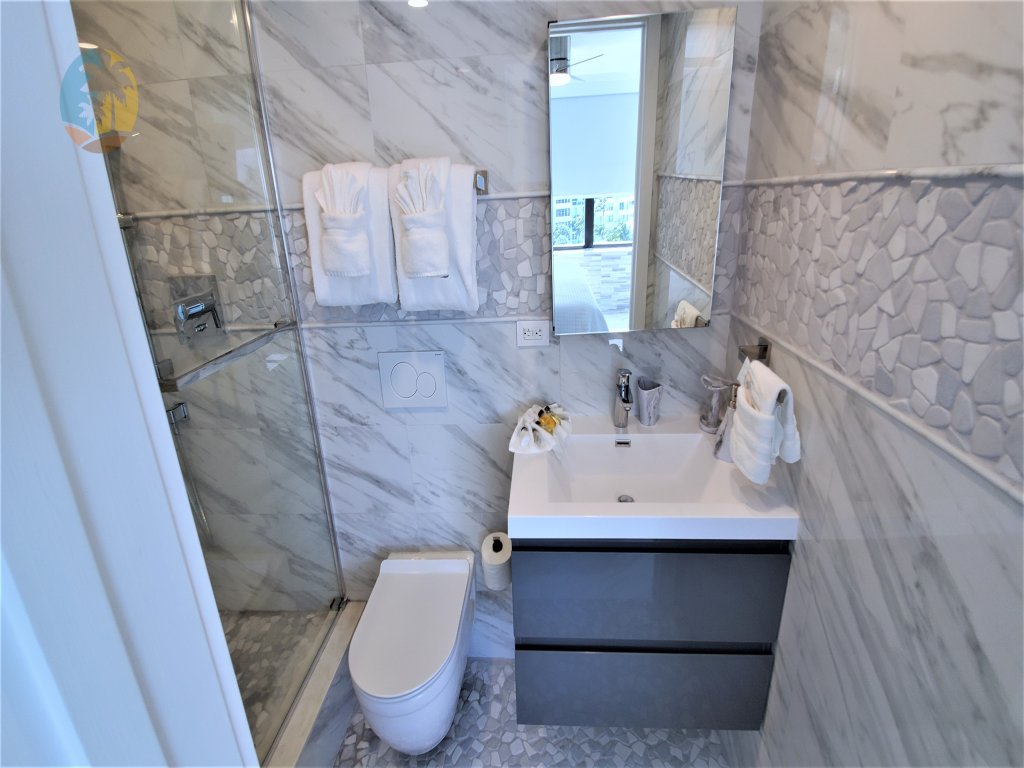 Alexander 1001 Vacation Rental in Miami Beach - RedAwning