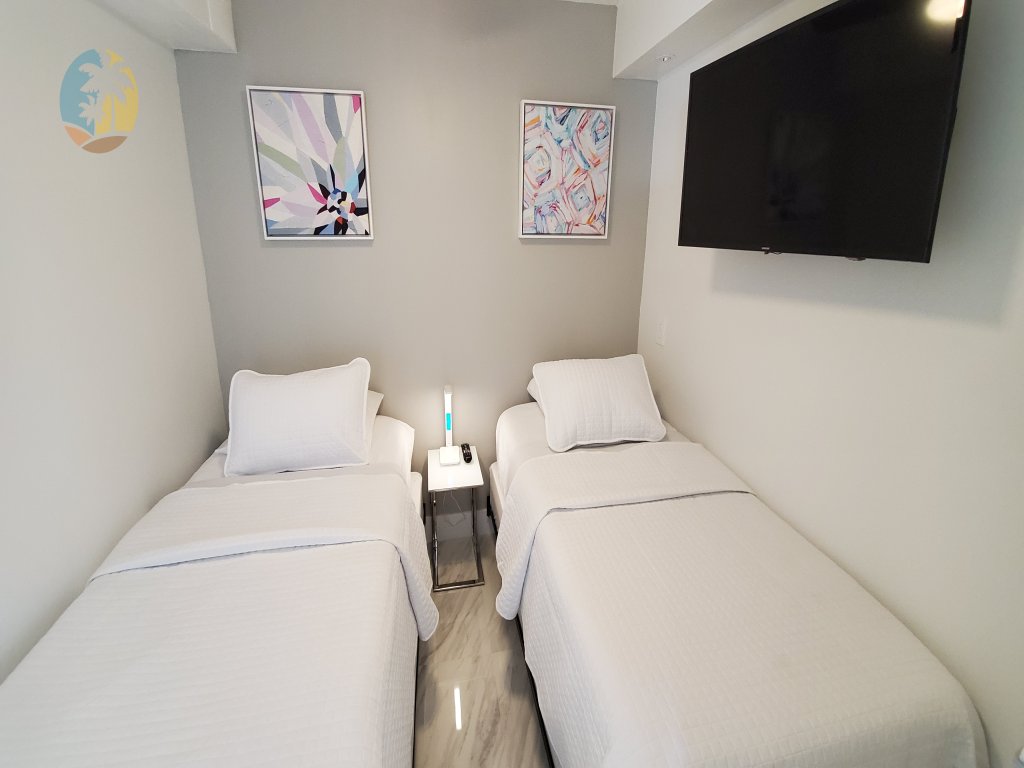 Alexander 1001 Vacation Rental in Miami Beach - RedAwning