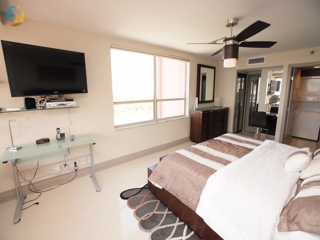 Alexander 1421 Vacation Rental in Miami Beach - RedAwning
