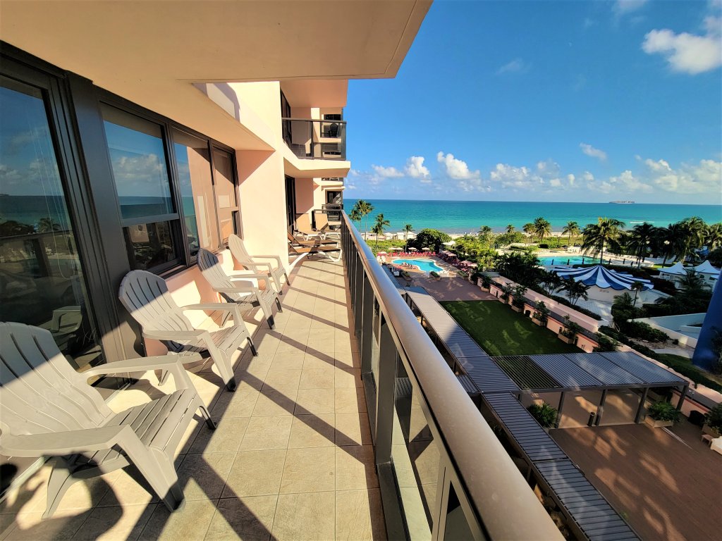Alexander 807 Vacation Rental in Miami Beach - RedAwning