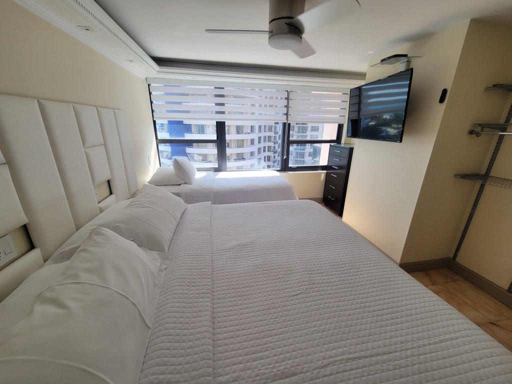 Alexander 807 Vacation Rental in Miami Beach - RedAwning