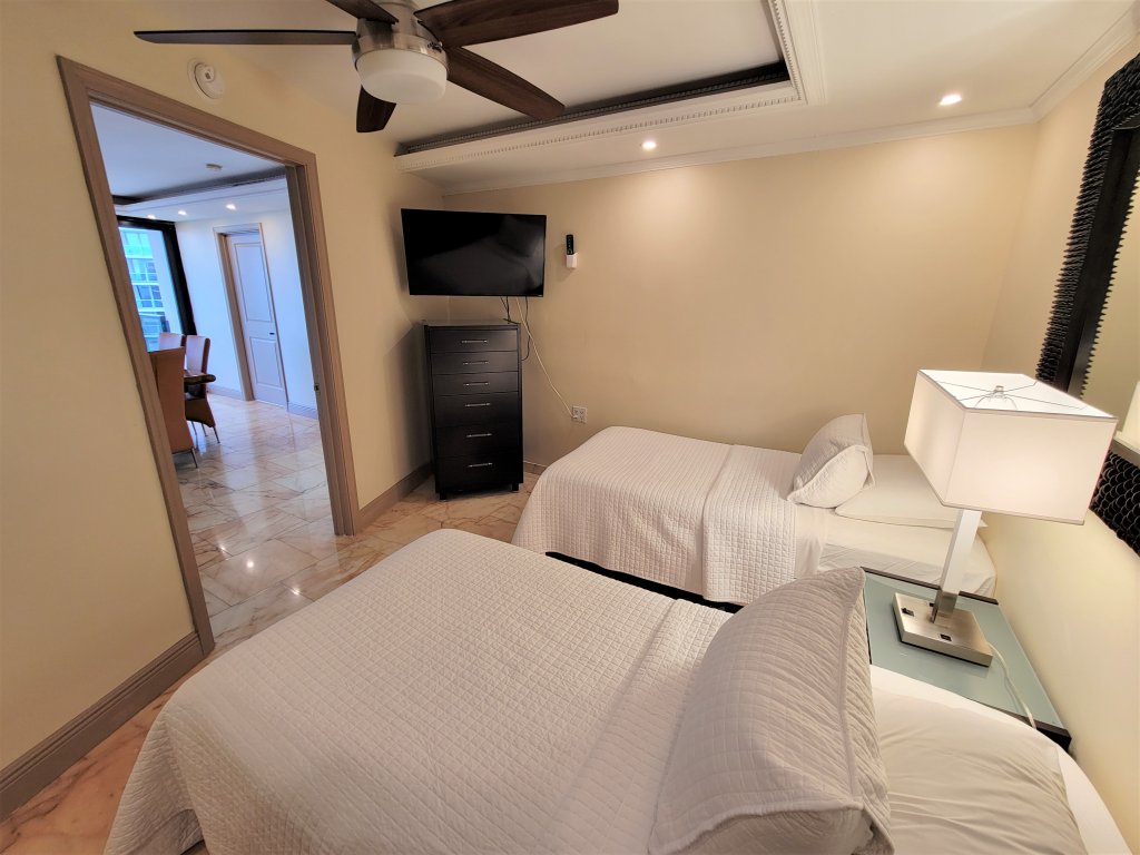 Alexander 807 Vacation Rental in Miami Beach - RedAwning