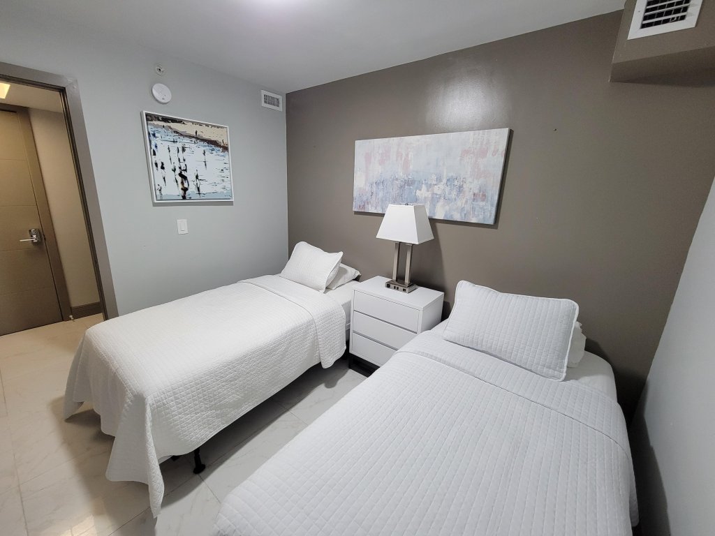 Alexander 519 Vacation Rental in Miami Beach - RedAwning
