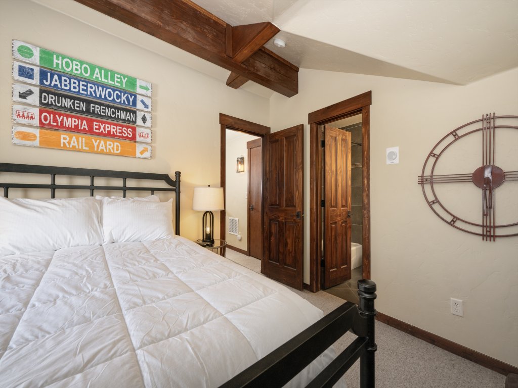 Cozens Pointe I-101 Vacation Rental in Fraser - RedAwning