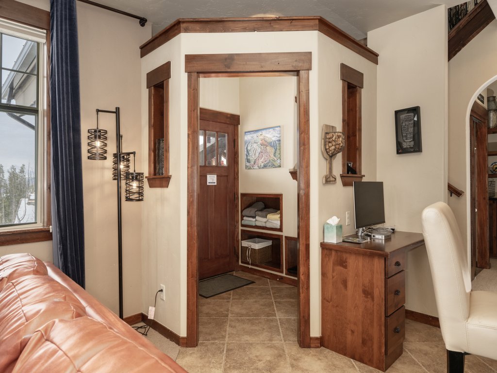 Cozens Pointe I-101 Vacation Rental in Fraser - RedAwning