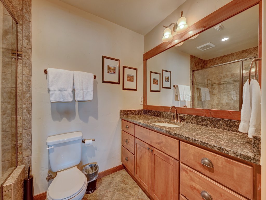 Cozens Pointe I-101 Vacation Rental in Fraser - RedAwning