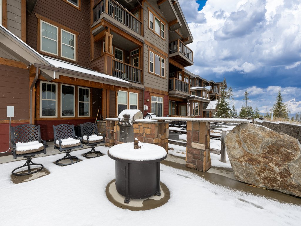 Cozens Pointe I-101 Vacation Rental in Fraser - RedAwning