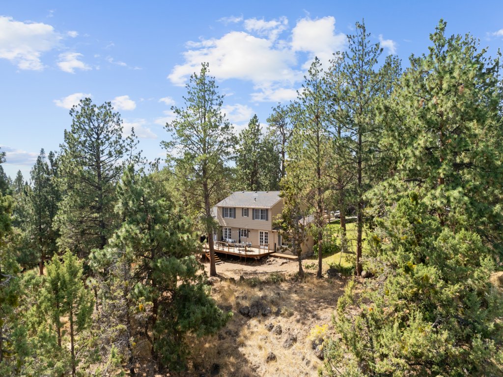 Serenity on 6th 30 Day Minimum Vacation Rental in Bend - RedAwning