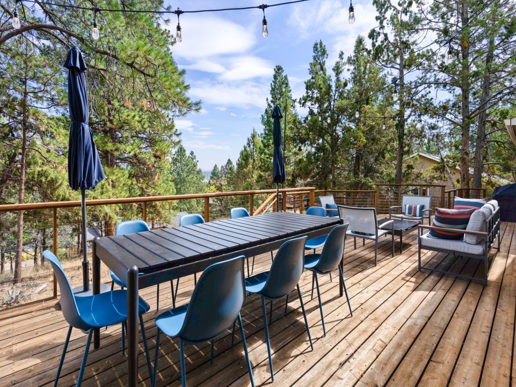 Serenity on 6th 30 Day Minimum Vacation Rental in Bend - RedAwning
