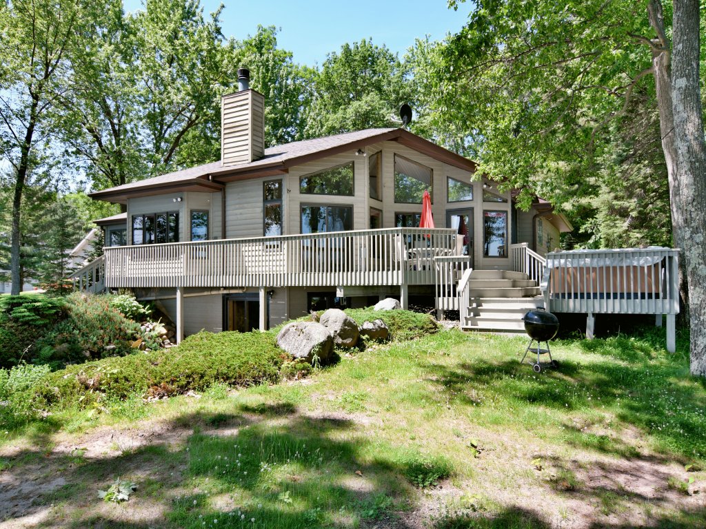 Chief Lake Home Vacation Rental in Wisconsin - RedAwning