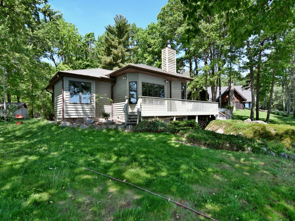 Chief Lake Home Vacation Rental in Wisconsin - RedAwning