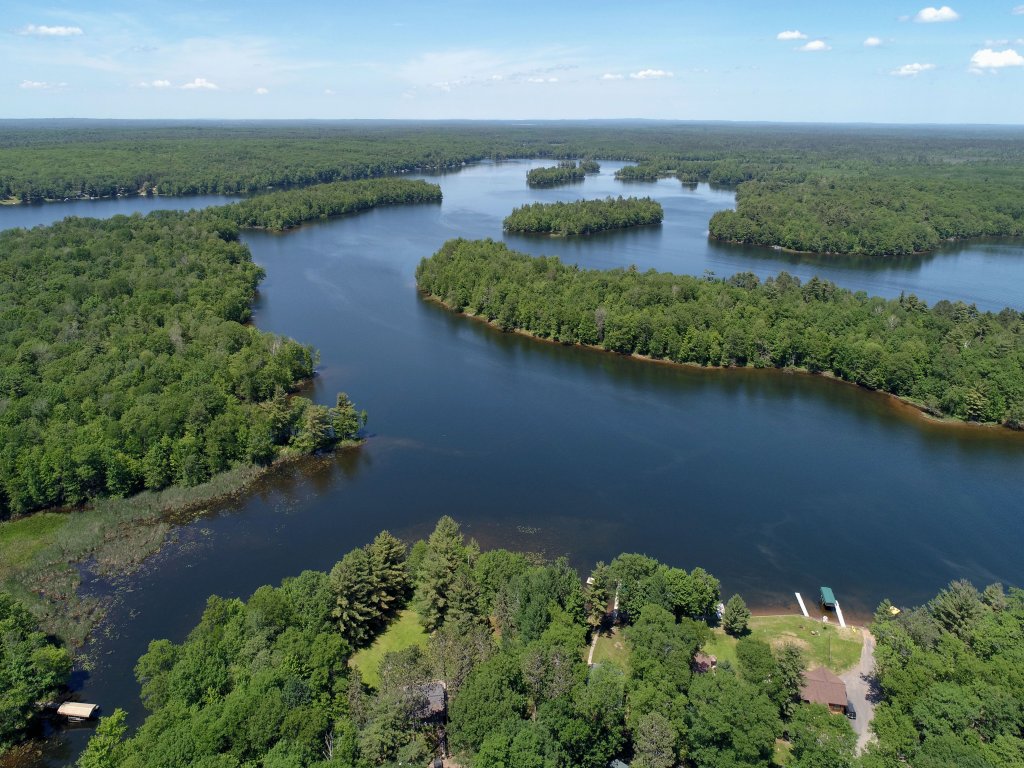 Chief Lake Home Vacation Rental in Wisconsin - RedAwning