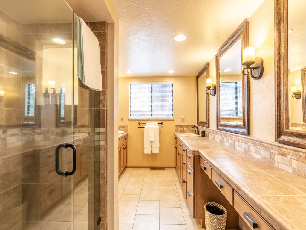 Beautiful 3-Bedroom Contemporary Mountain Home in Northstar Vacation Rental in Truckee - RedAwning
