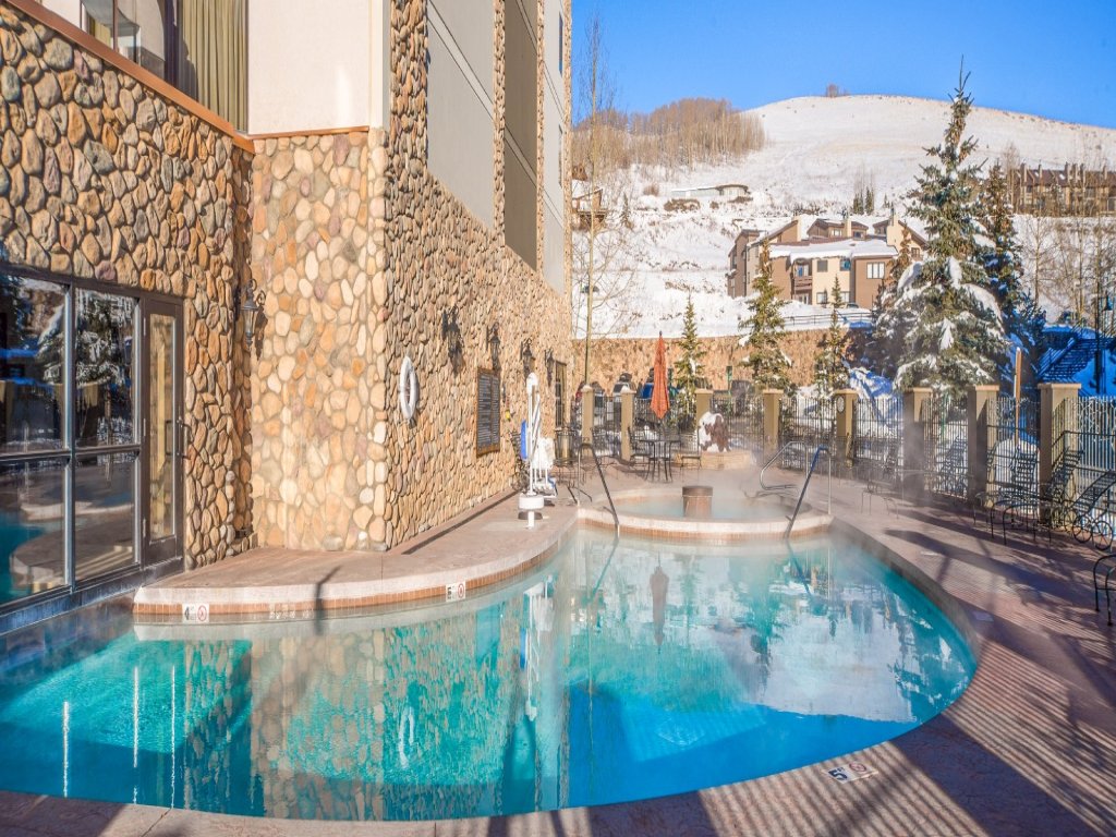 Cozy Pet-Friendly King Studio in Mt. Crested Butte Vacation Rental in Crested Butte - RedAwning