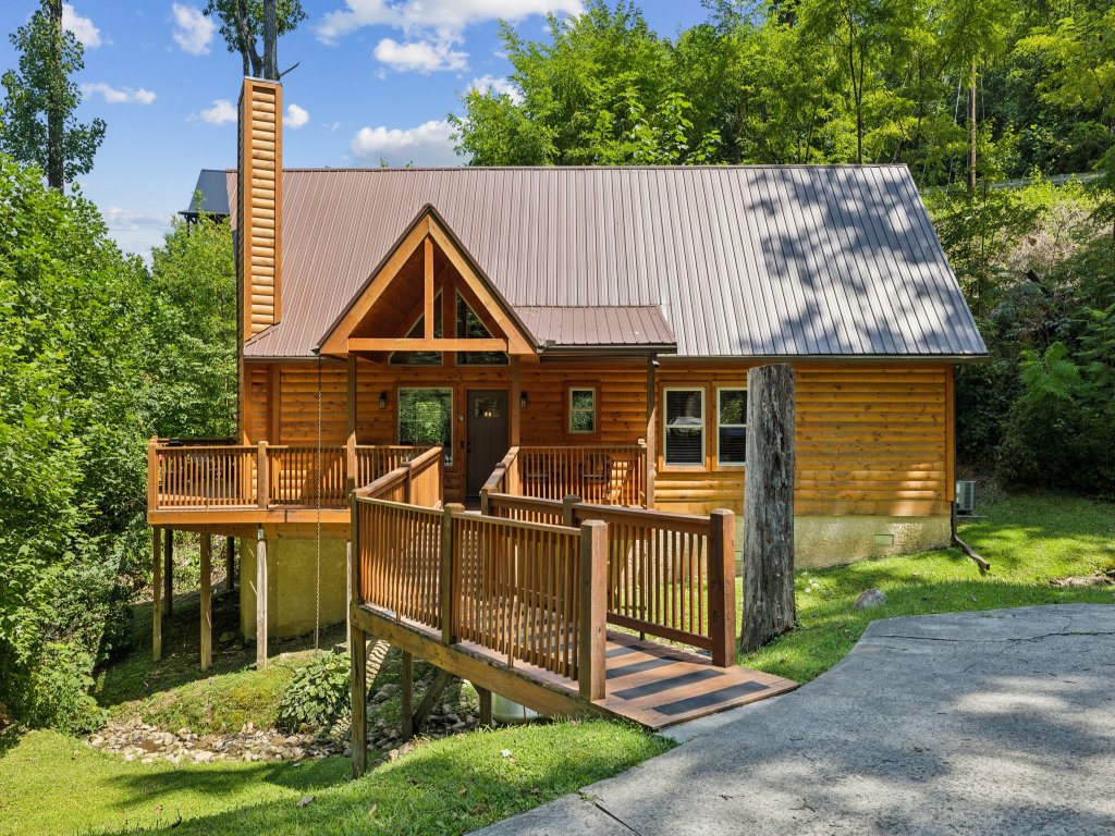 Creekside Manor Vacation Rental in Gatlinburg - RedAwning