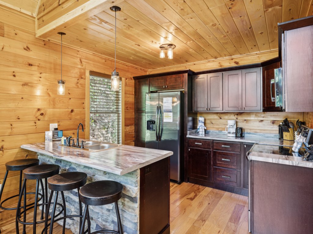 Creekside Manor Vacation Rental in Gatlinburg - RedAwning