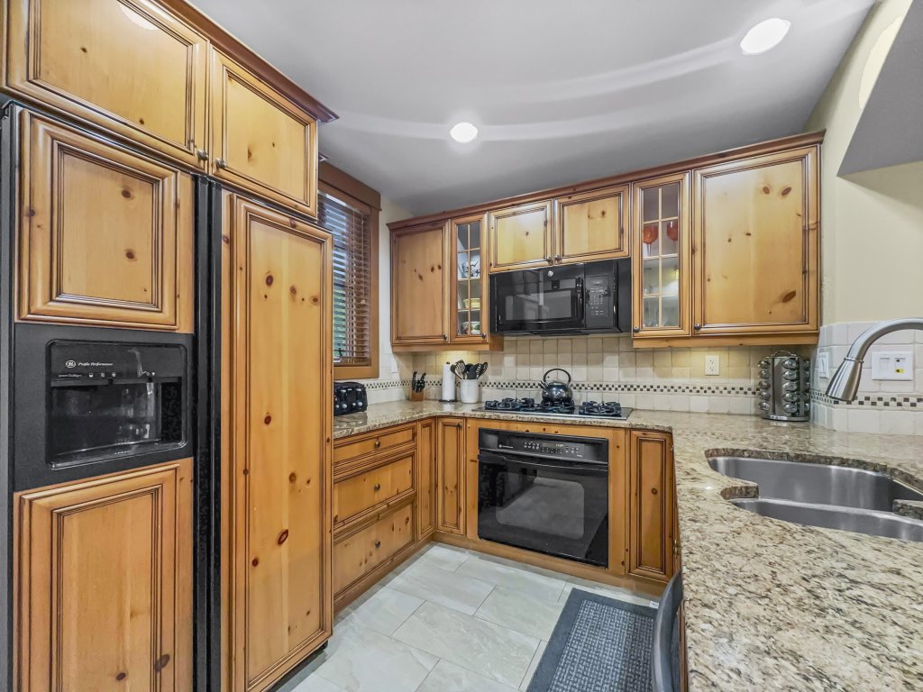 Spacious Town Home, Short Walk to Lifts, Private Hot Tub - 144C Vacation Rental in Copper Mountain - RedAwning