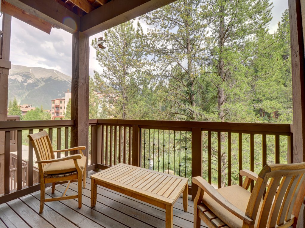 Spacious Town Home, Short Walk to Lifts, Private Hot Tub - 144C Vacation Rental in Copper Mountain - RedAwning