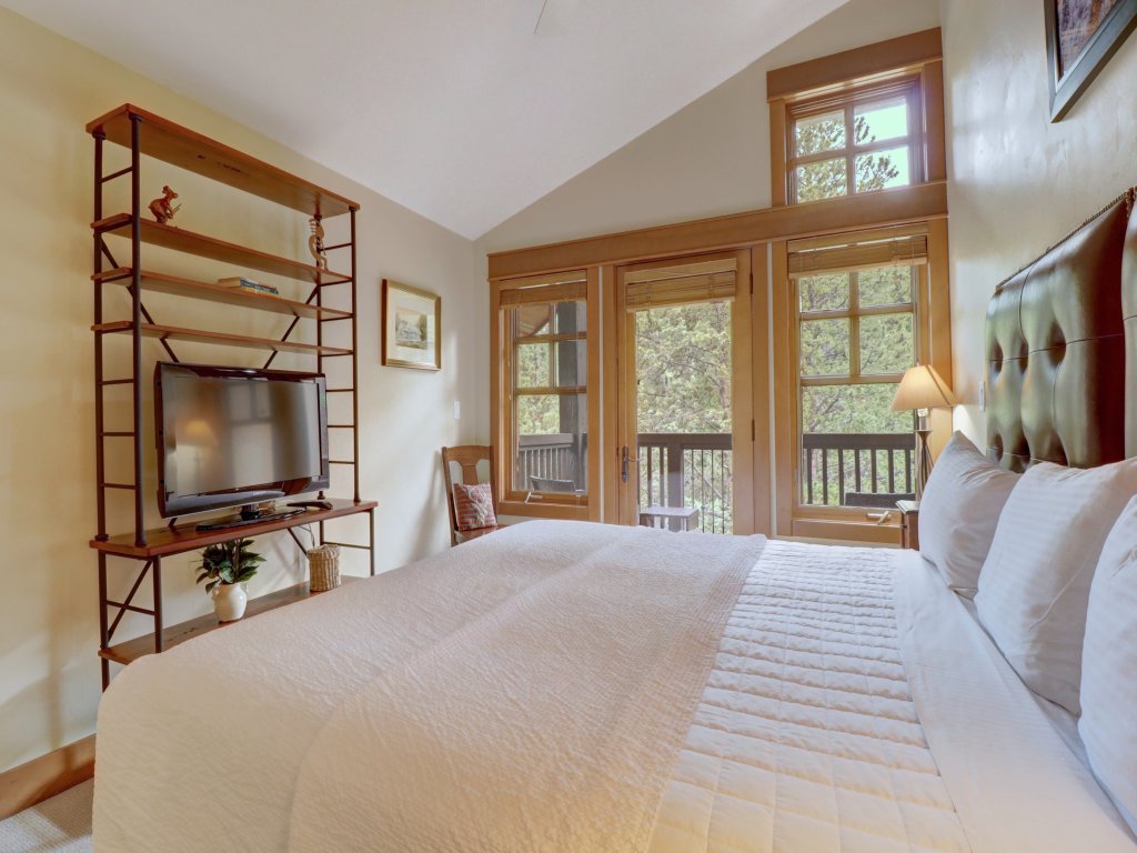 Spacious Town Home, Short Walk to Lifts, Private Hot Tub - 144C Vacation Rental in Copper Mountain - RedAwning