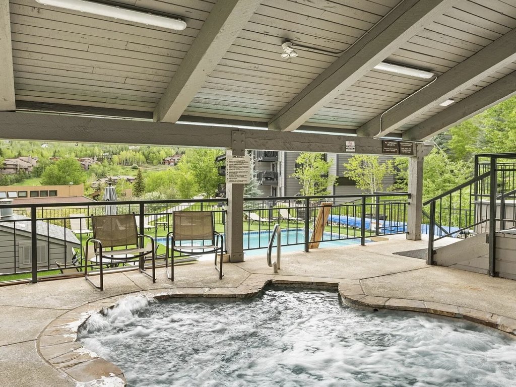 Snowmass 2BR Getaway Pool, Hot Tub & Ski Access - D2 Vacation Rental in Snowmass Village - RedAwning