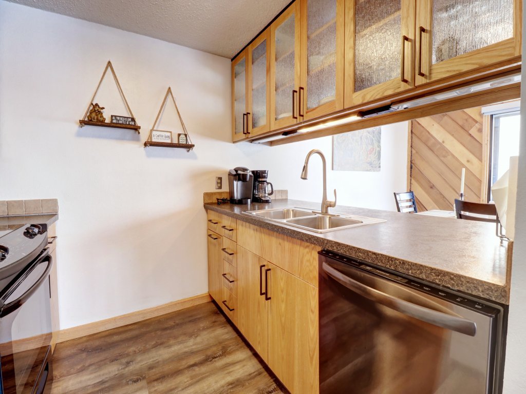 Great Mountain Views Short Walk to Lift Cozy Condo - PG201 Vacation Rental in Copper Mountain - RedAwning