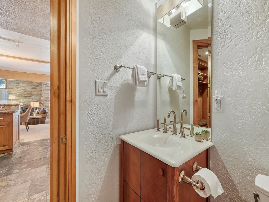 Powder Run 12C 100 yards to lift unbeatable Vacation Rental in Park City - RedAwning