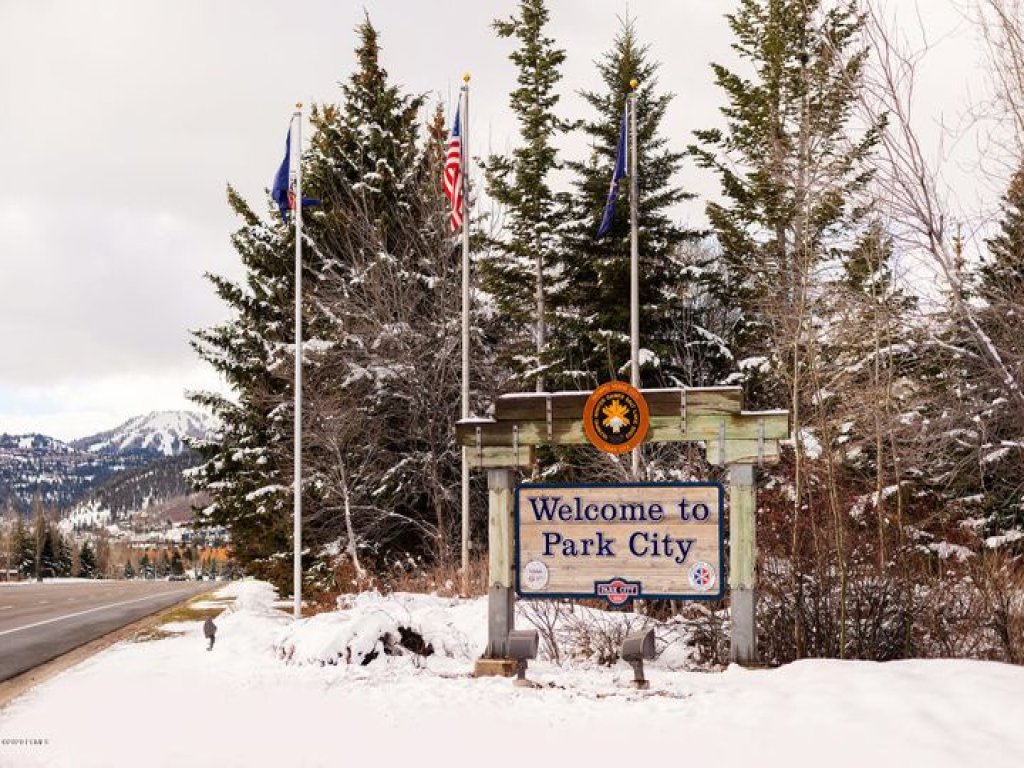 Powder Run 12C 100 yards to lift unbeatable Vacation Rental in Park City - RedAwning