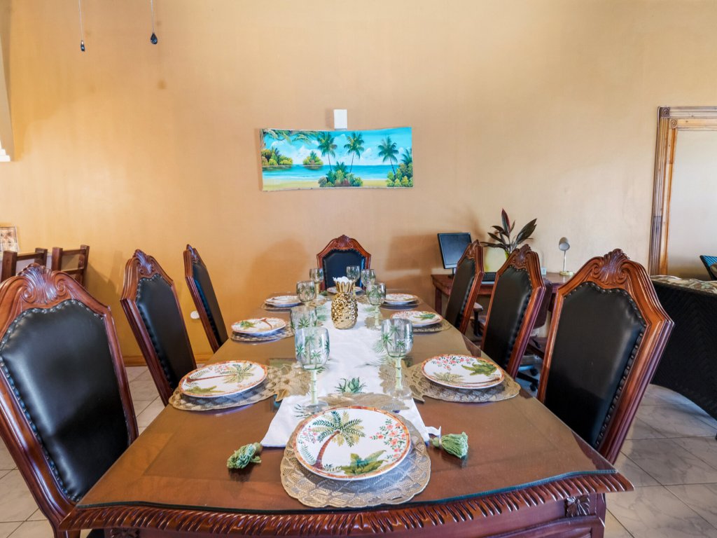 YanceyLargo-6BR Two-Story Estate w/Mountain Views Vacation Rental - RedAwning