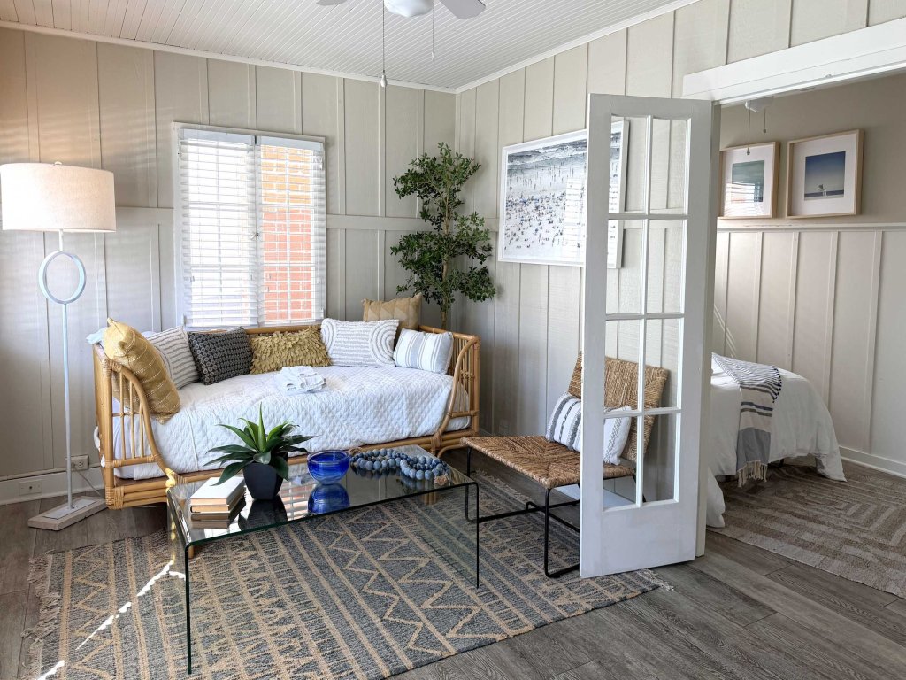 118 Emerald A | Cozy Balboa Island Cottage Vacation Rental in Newport Beach - RedAwning