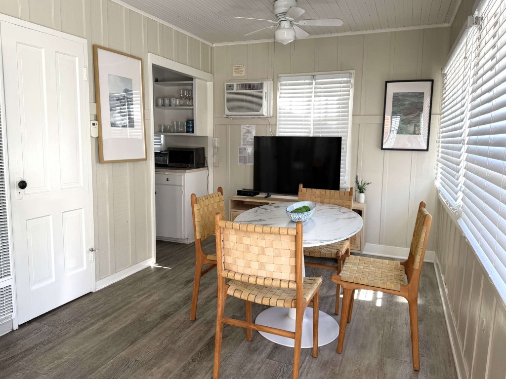 118 Emerald A | Cozy Balboa Island Cottage Vacation Rental in Newport Beach - RedAwning