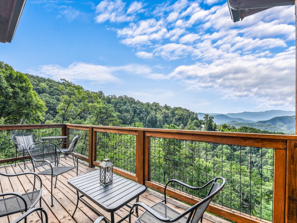 Bear Ridge Mountain View Vacation Rental in Sevierville - RedAwning