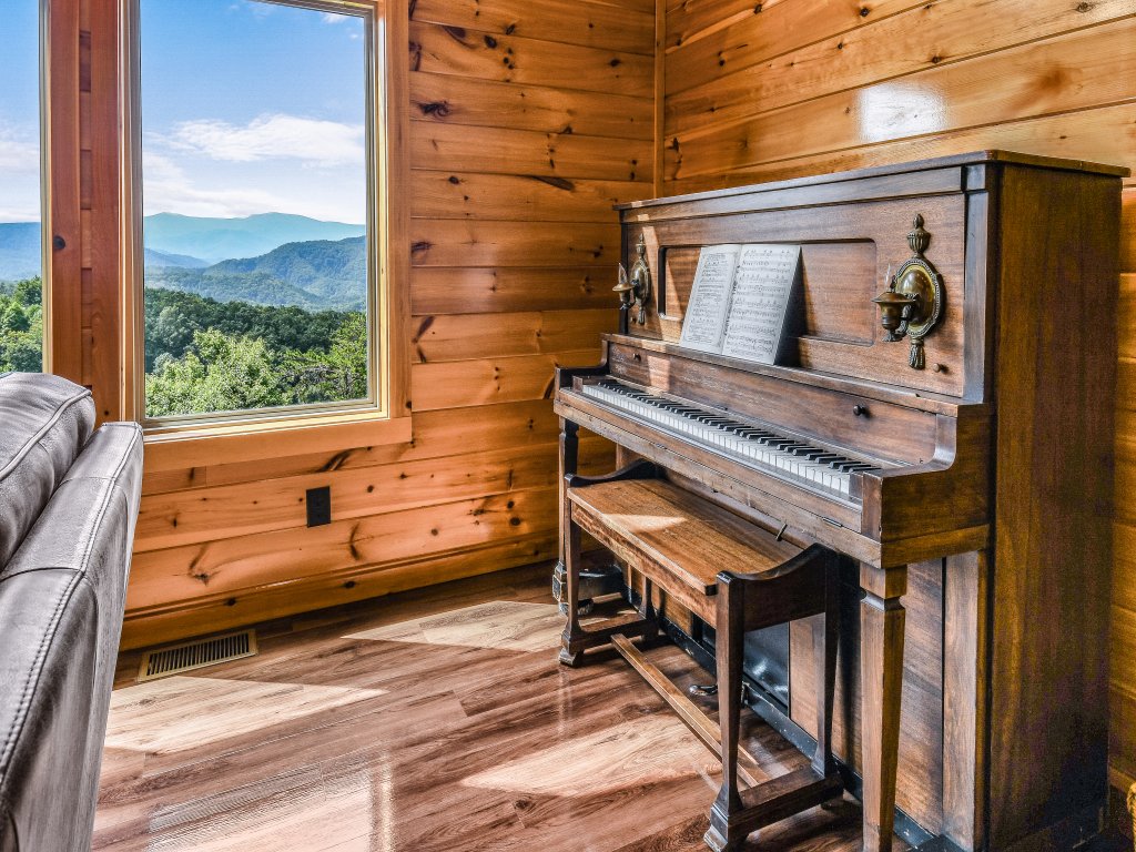 Bear Ridge Mountain View Vacation Rental in Sevierville - RedAwning