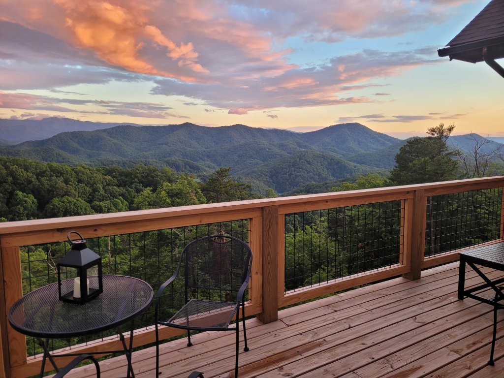 Bear Ridge Mountain View Vacation Rental in Sevierville - RedAwning