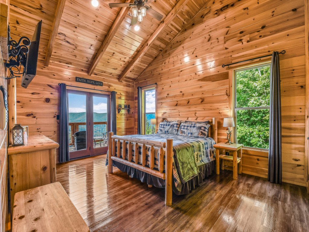 Bear Ridge Mountain View Vacation Rental in Sevierville - RedAwning