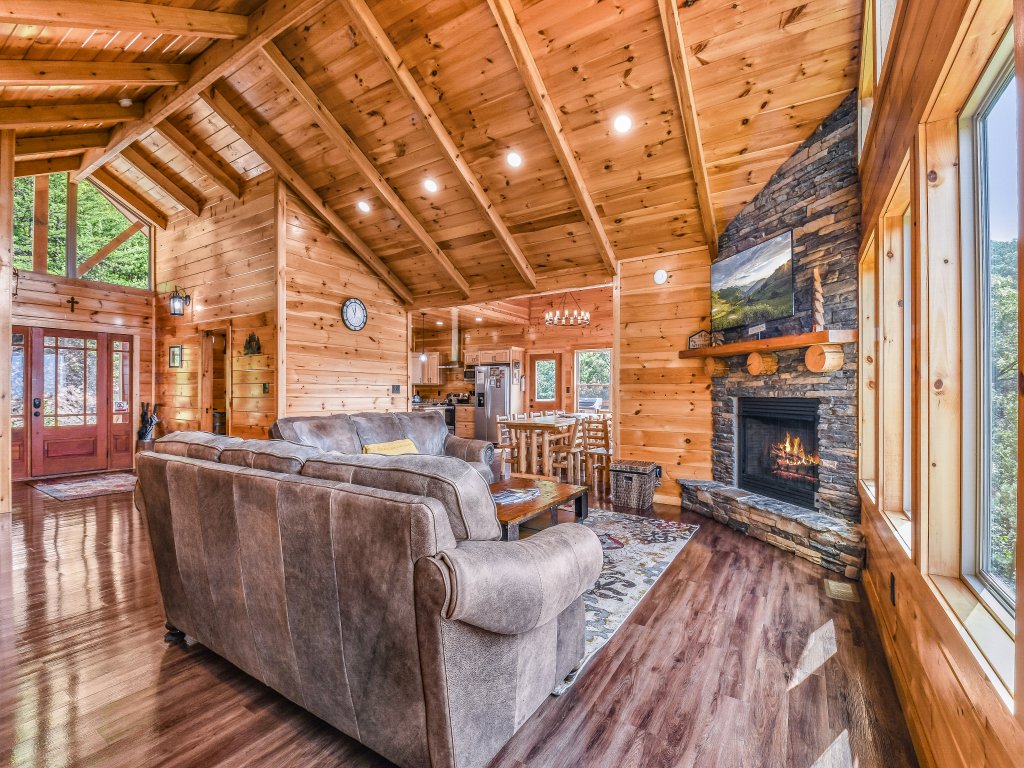 Bear Ridge Mountain View Vacation Rental in Sevierville - RedAwning