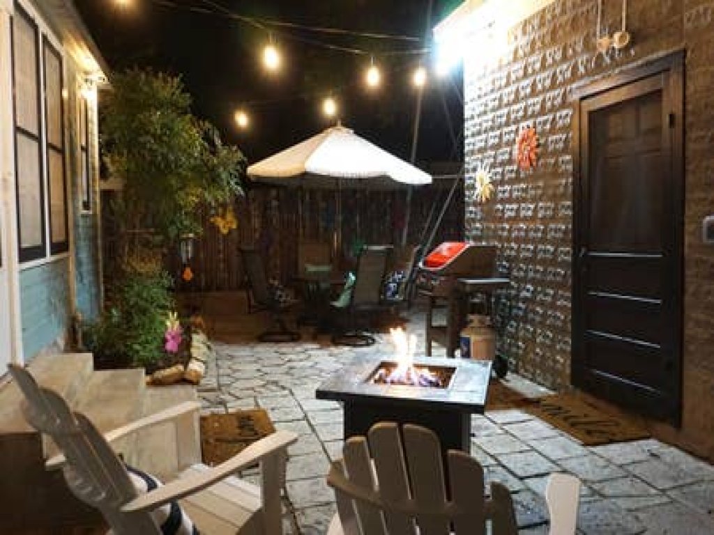 Ms. Bunny's Bungalow Vacation Rental in Fredericksburg - RedAwning