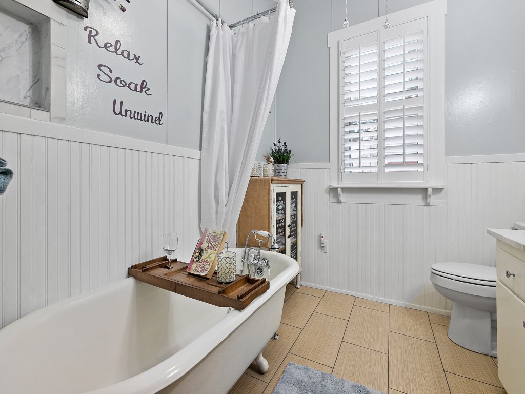 Ms. Bunny's Bungalow Vacation Rental in Fredericksburg - RedAwning