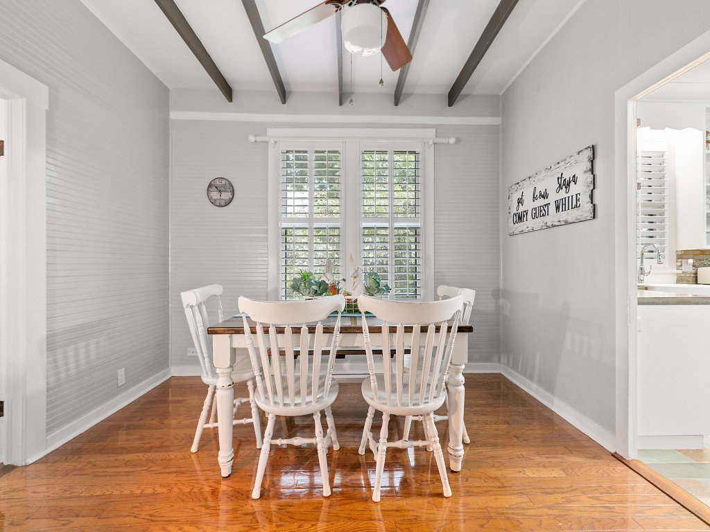 Ms. Bunny's Bungalow Vacation Rental in Fredericksburg - RedAwning