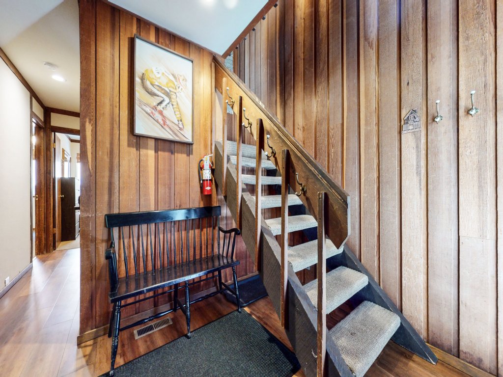 Mammoth Estates 113 Large Pet-Friendly Townhome, Walk to The Village, Private Washer Dryer Vacation Rental in Mammoth Lakes - RedAwning